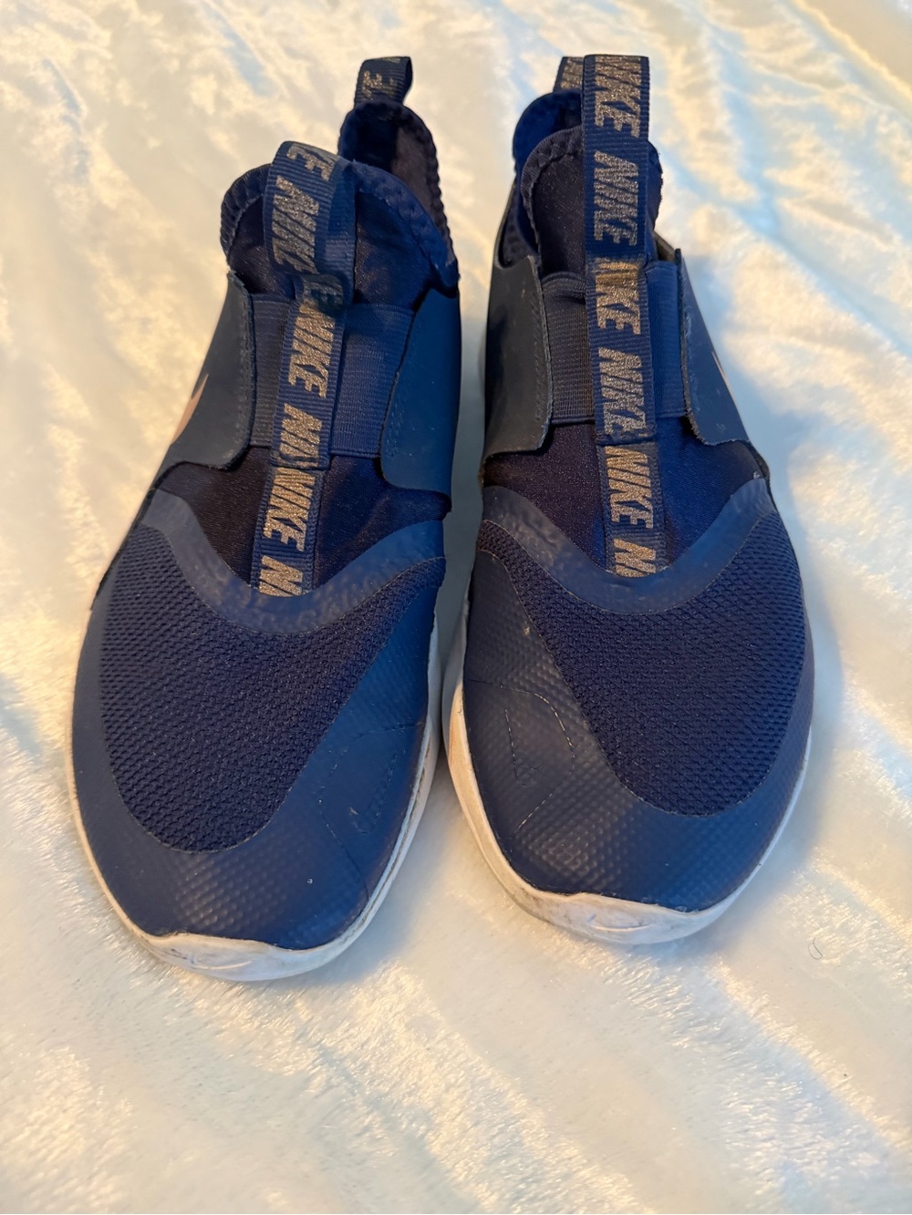 Nike Slip-On Sneakers in Navy with Rose Gold Swoosh - Picture 3 of 11